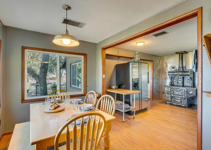Mtn-view Gem On 20 Acres: Hideaway Holiday home